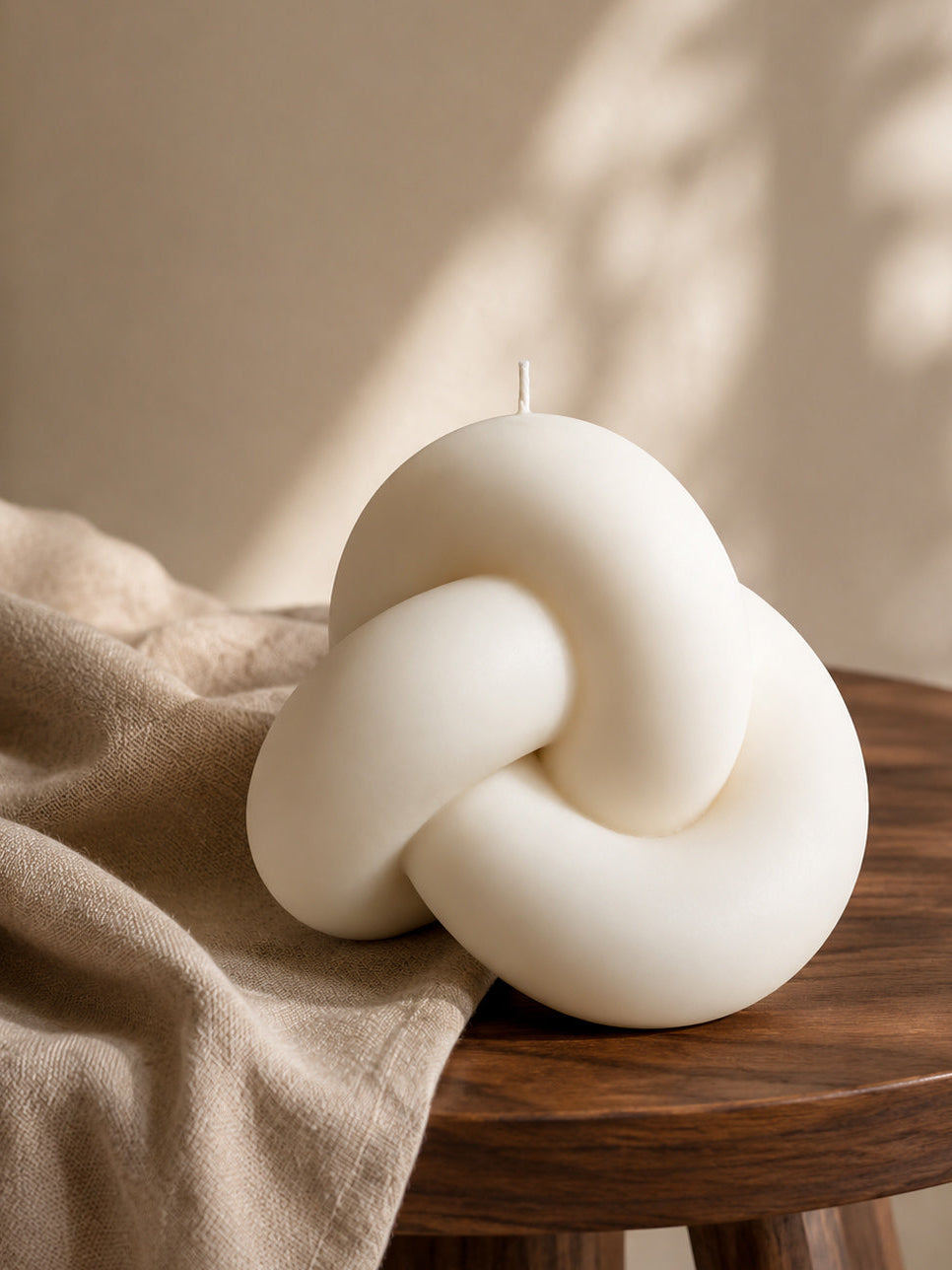 The Knot Candle