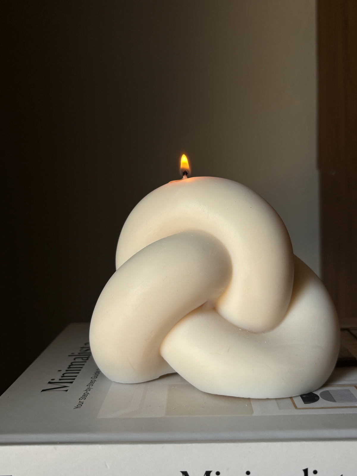 The Knot Candle